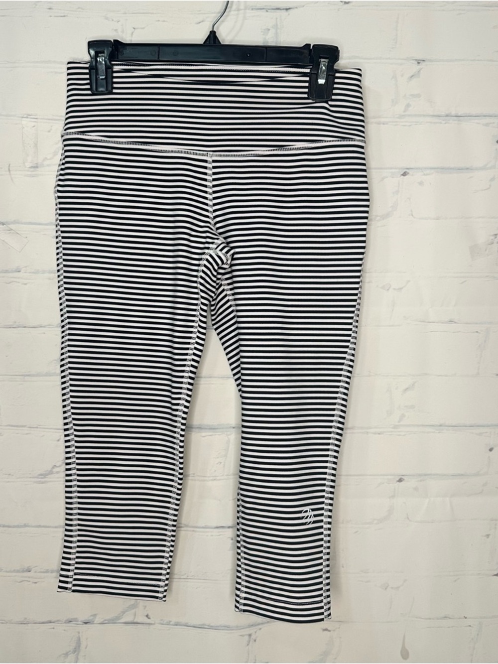 Women’s MPG Black & White Striped Small Leggings‎